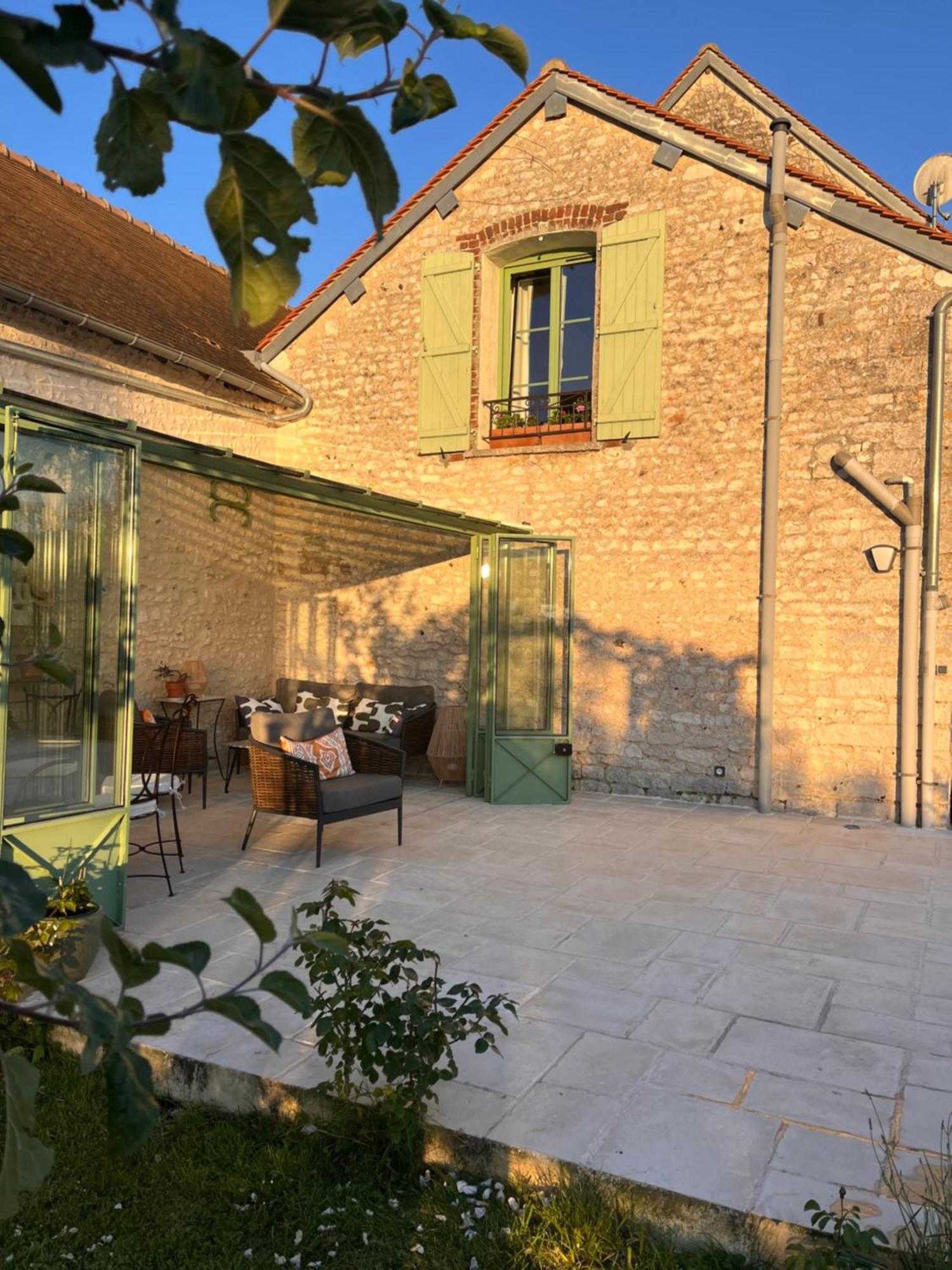 Le Clos Des Vignes Bed and Breakfast Notre-Dame-de-l'Isle Exterior foto